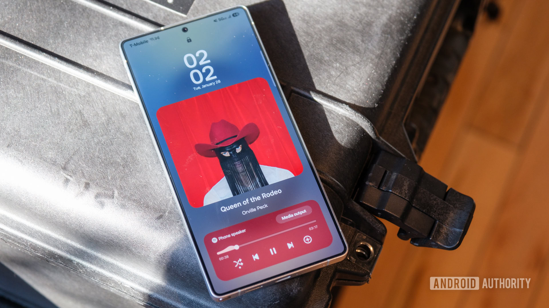 Samsung Now Bar expanded music interface Samsung Now Bar expanded music interface