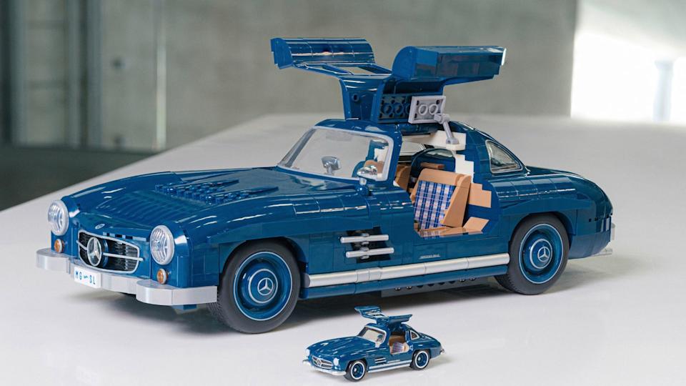 Mercedes-Benz 300 SL Gullwing Immortalized In Plastic Bricks