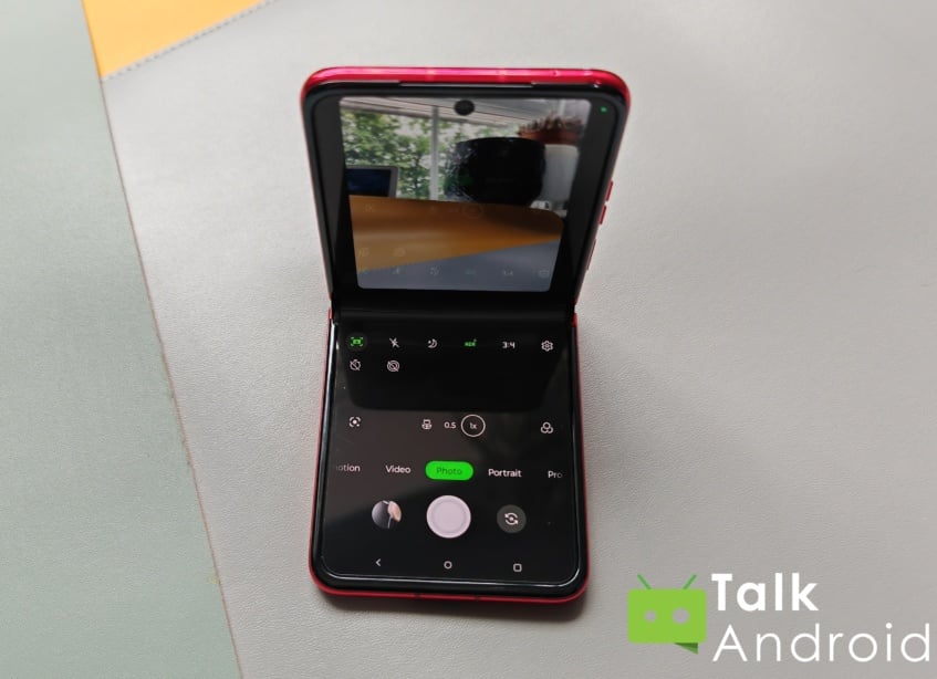Motorola Releases Early Android 15 Update for Razr+ 2024 4