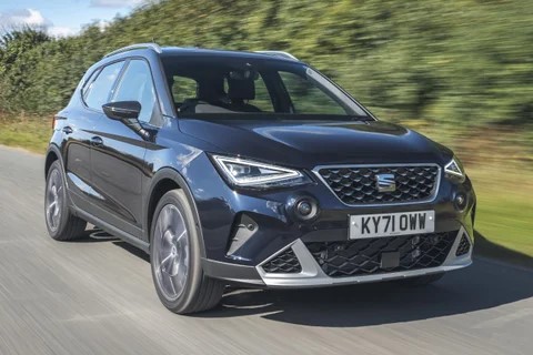 SEAT Arona driving on a road.