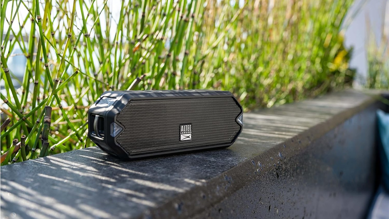 Altec Lansing HydraBlast Bluetooth Speaker Press Image Altec Lansing HydraBlast Bluetooth Speaker Press Image
