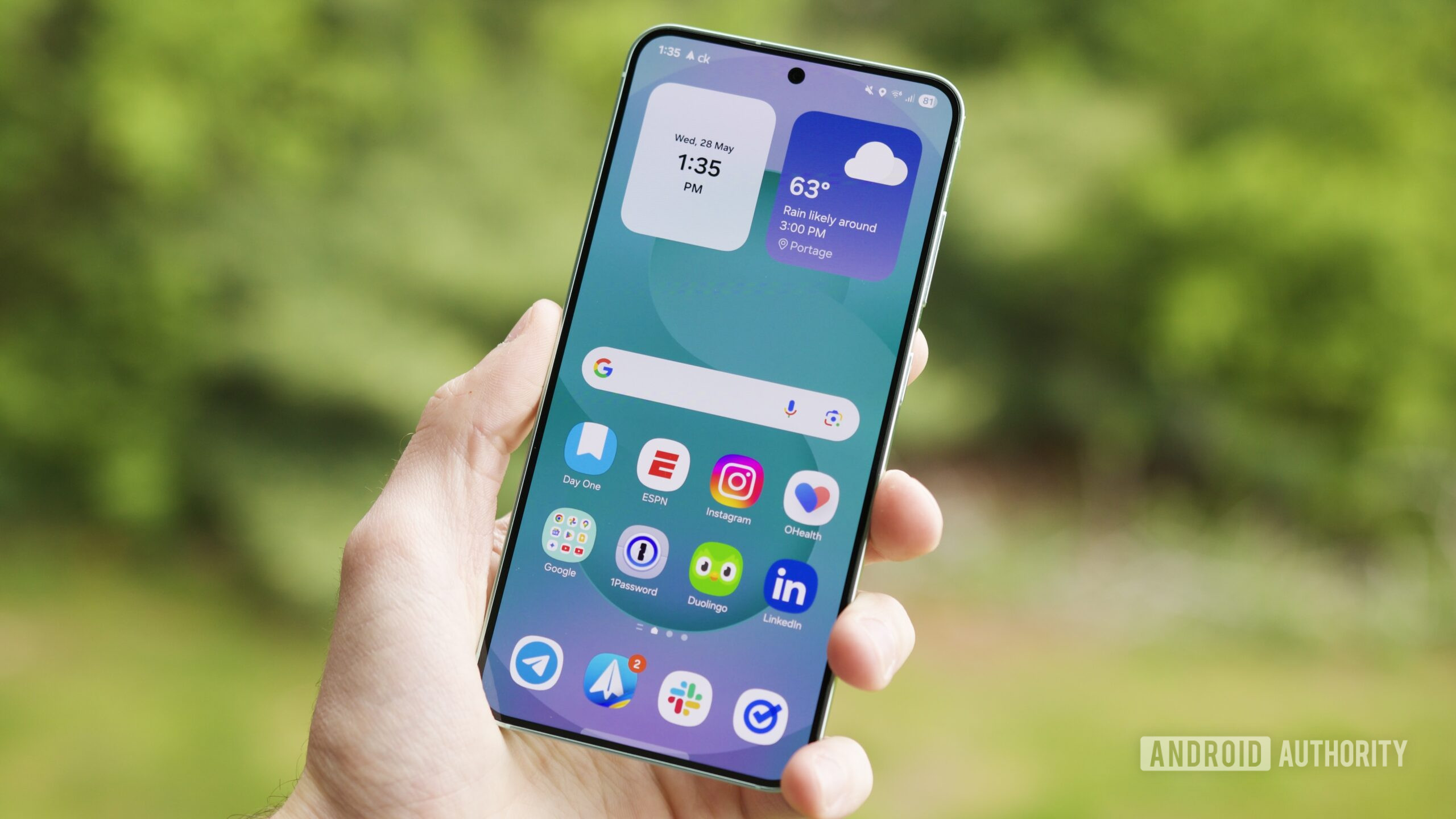samsung one ui 8 beta home screen galaxy s25 hero 1 A Samsung Galaxy S25 running the One UI 8 beta.