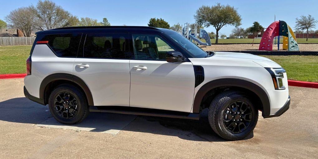 2025-nissan-armada-4-pro-x-hero-2