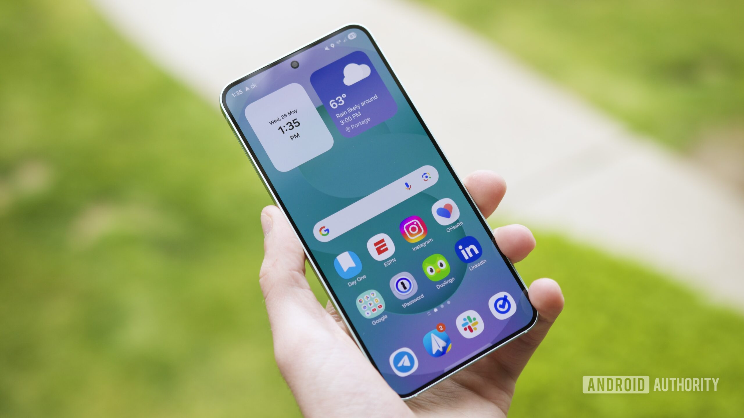 samsung one ui 8 beta home screen galaxy s25 hero 2 A Samsung Galaxy S25 running the One UI 8 beta.