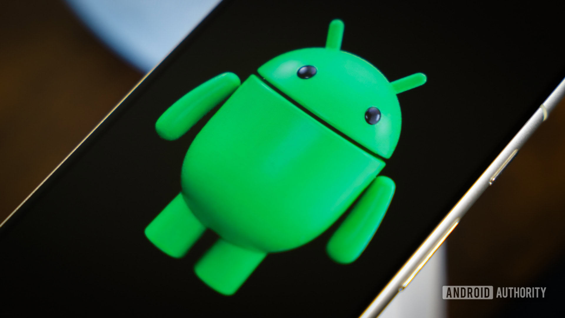 Android robot on smartphone next to other devices and accessories (3) Android robot on smartphone next to other devices and accessories (3)