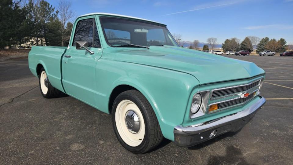 Trio of Custom Pickups Headlines 2025 Spring Specialty Auto Auction