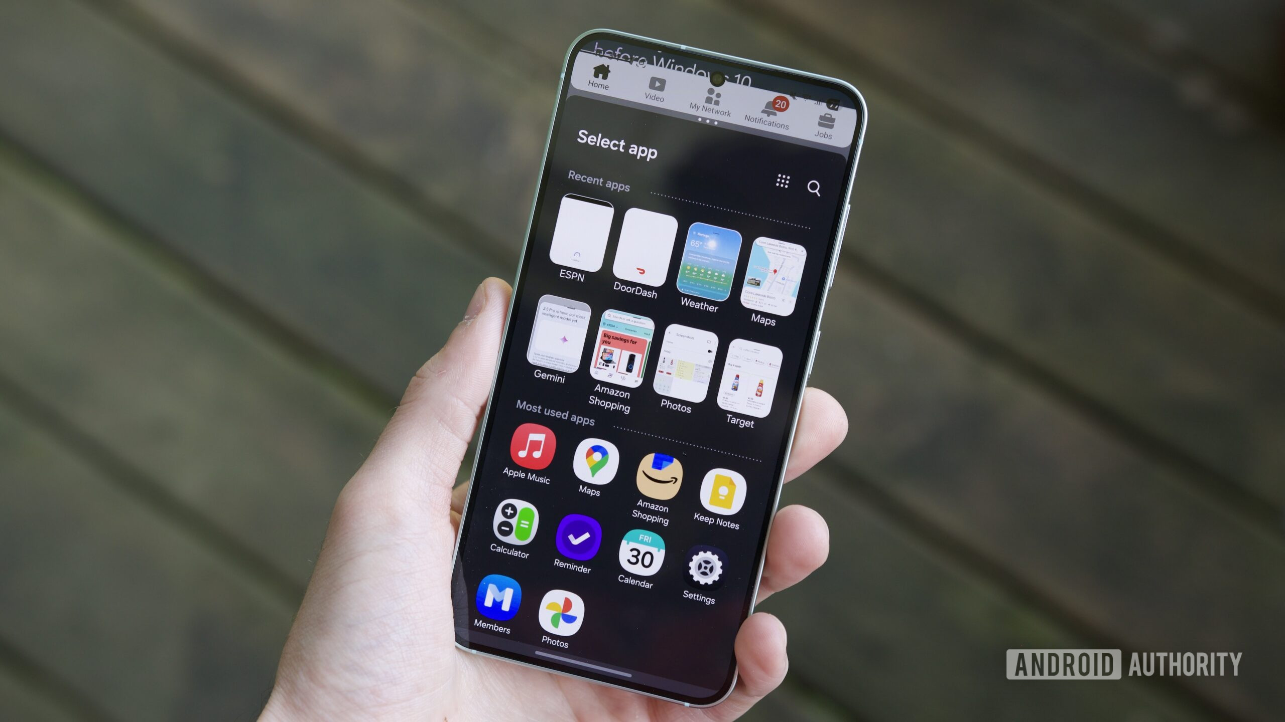 samsung one ui 8 multitasking split screen hero The 90:10 split-screen multitasking interface in the One UI 8 beta.