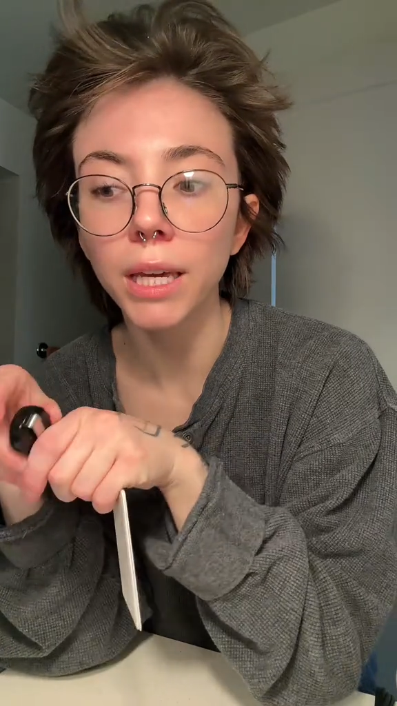 She Used To Work At An Apple Store, And Now Theyre Sharing All The Little Secrets @reddnea talking about working at Apple