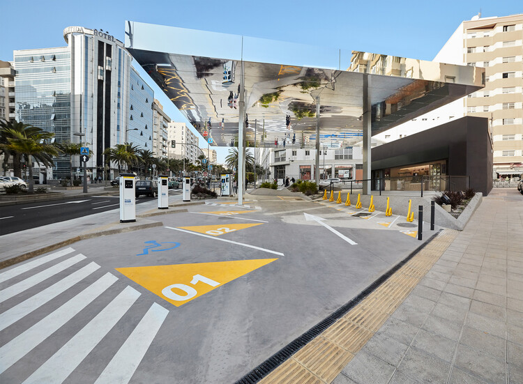 How Will Transportation Work in the Future? A Look at the Rise of Electric Mobility in Cities - Image 12 of 16