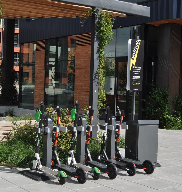 How Will Transportation Work in the Future? A Look at the Rise of Electric Mobility in Cities - Image 4 of 16