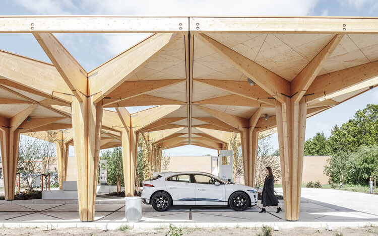 How Will Transportation Work in the Future? A Look at the Rise of Electric Mobility in Cities - Image 10 of 16