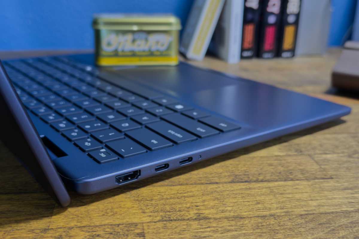 Dell Plus 14 2-in-1 ports