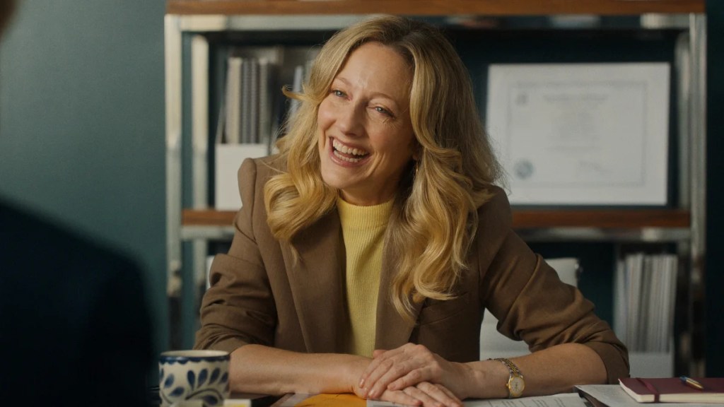 Judy Greer in "Stick" (Apple TV+)