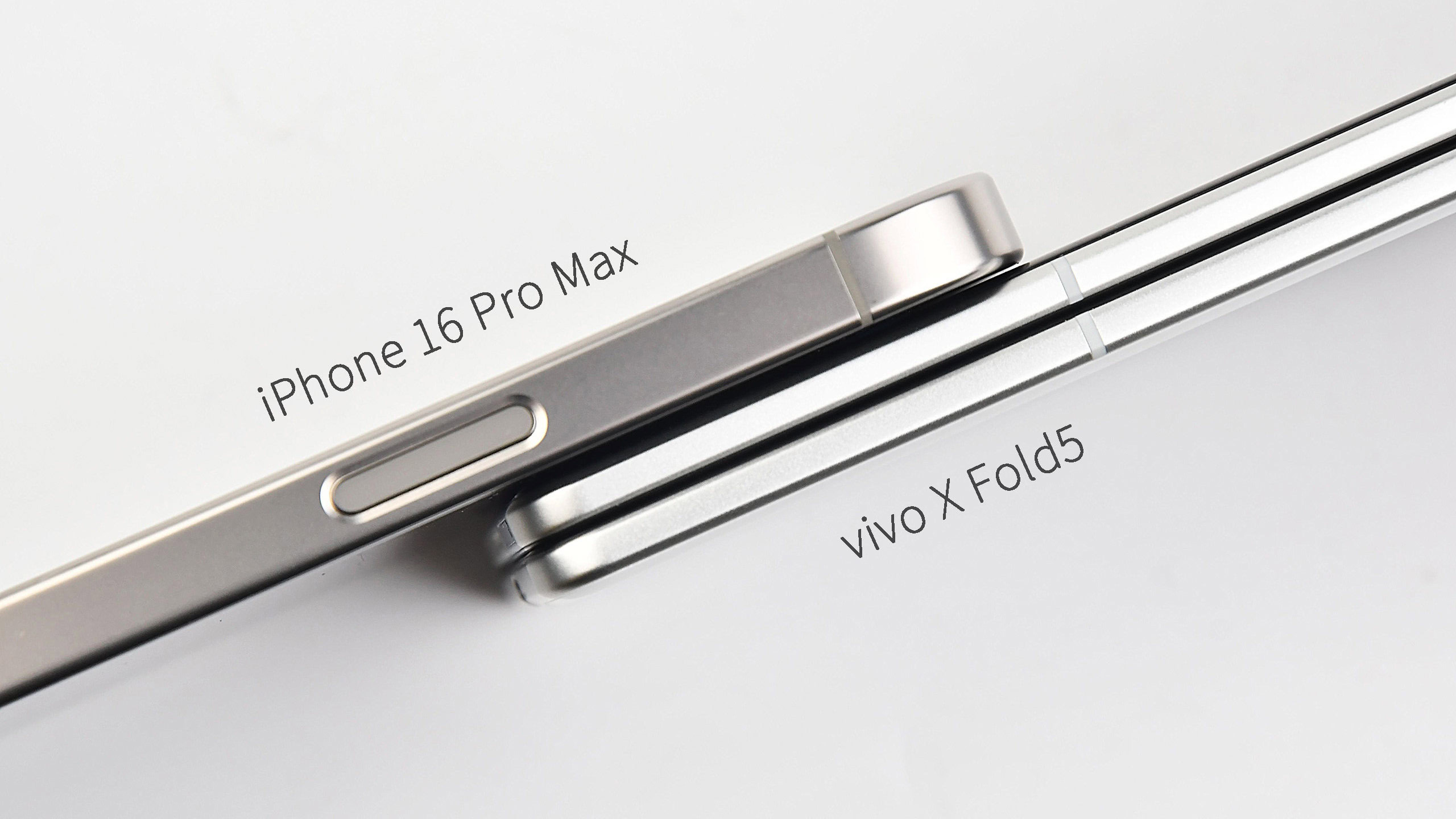 Vivo X Fold 5 versus iPhone 16 Pro Max folded scaled Vivo X Fold 5 versus iPhone 16 Pro Max folded scaled